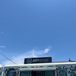 Vegan Junkie Burgers - Food truck