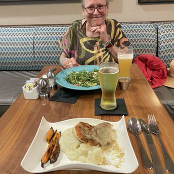 Gecko's Restaurant & Lounge - New American Near Me - West Palm Beach, Florida