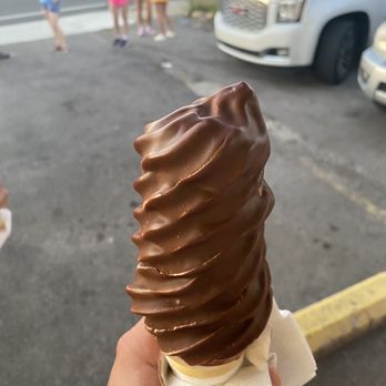 Bobbie's Dairy Dip - Chocolate dipped cone - Ice Cream & Frozen Yogurt Near Me - Nashville, Tennessee