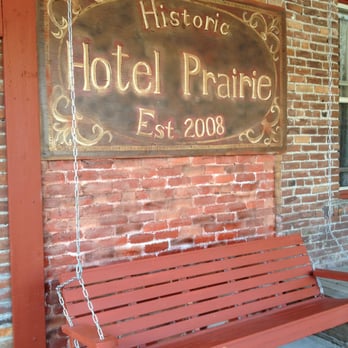 Hotel Prairie - Swing on back patio - Hotels Near Me - Prairie City, Oregon