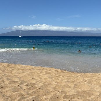 Kahekili Beach Park - Clam water in the morning - Beaches Near Me - Lahaina, Hawaii Kahekili Beach Park - Clam water in the morning - Beaches Near Me - Lahaina, Hawaii