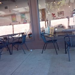 Las Posas Plaza - Photo of table at the Las Posas Plaza Peep everywhere