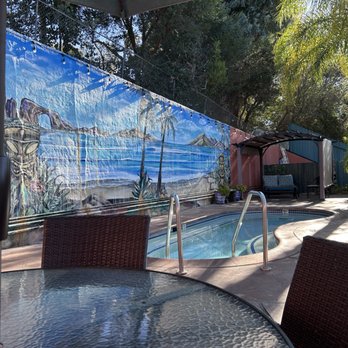 Oakridge Inn - Jacuzzi area- great place for breakfast September 2026 - Hotels Near Me - Oak View, California Oakridge Inn - Jacuzzi area- great place for breakfast September 2026 - Hotels Near Me - Oak View, California