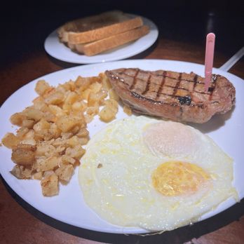 The Lakes Lounge - Steak and egg - American Near Me - Las Vegas, Nevada The Lakes Lounge - Steak and egg - American Near Me - Las Vegas, Nevada