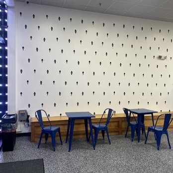 Dreamette Aberdeen - Inside seating - Ice Cream & Frozen Yogurt Near Me - Saint Johns, Florida