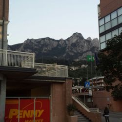 Penny Market - Il Penny Market di Lecco e il "suo" Resegone.