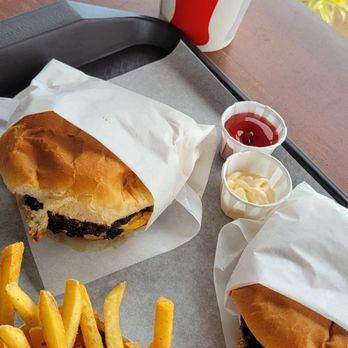 Bubba Burgers - Burgers Near Me - Kapaa, Hawaii