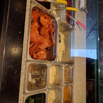 Blaze Pizza - Pie 5 condiment bar...compare to Blaze...just not as nicely put together - Salad Near Me - Des Moines, Iowa Blaze Pizza - Pie 5 condiment bar...compare to Blaze...just not as nicely put together - Salad Near Me - Des Moines, Iowa