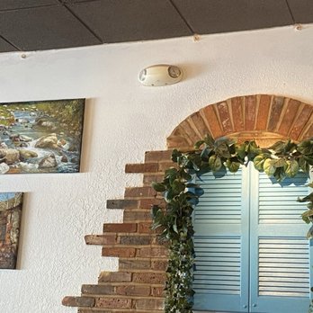 La Finca Coffee Shop - Cute decor - Coffee & Tea Near Me - Eureka, Missouri