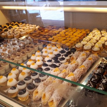 Pastisseria Danés - nice display - Bakeries Near Me - Arenys de Mar, B Pastisseria Danés - nice display - Bakeries Near Me - Arenys de Mar, B