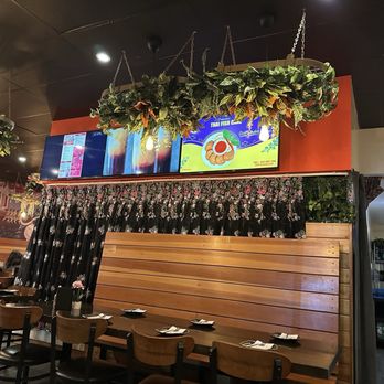 Khao Kang Thai Kitchen - Cool wood panels - Thai Near Me - Mountain View, California