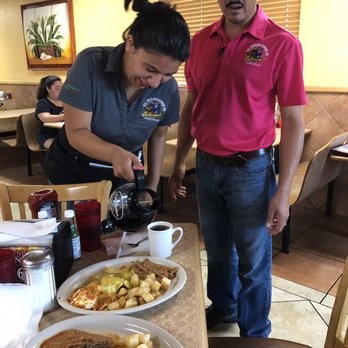 El Jalisiense Restaurant - Monica and the manager - Mexican Near Me - Alice, Texas