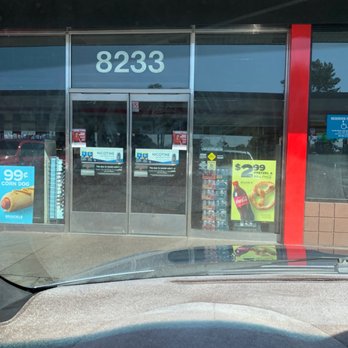 QuikTrip - Front entrance from my SUV - Convenience Stores Near Me - Phoenix, Arizona