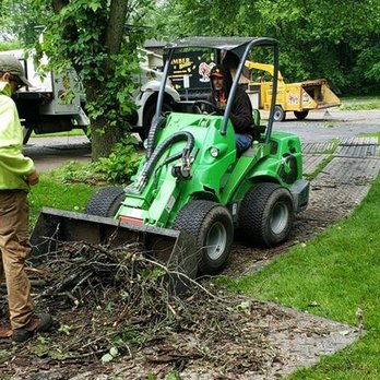 Timber Masters - a man using a tree trimer - Tree Services Near Me - Schererville, Indiana Timber Masters - a man using a tree trimer - Tree Services Near Me - Schererville, Indiana