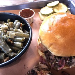 Pulled pork sandwich and green beans