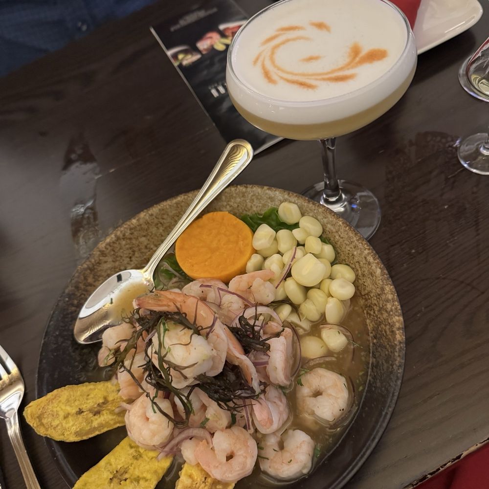 Shrimp ceviche and Pisco sour