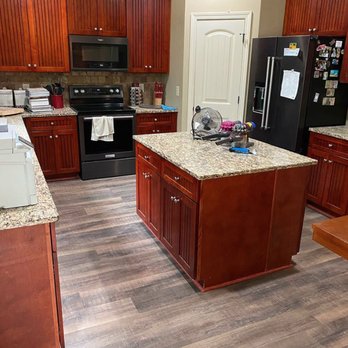 Faria’s Flooring - a kitchen with a center island - Flooring Near Me Faria’s Flooring - a kitchen with a center island - Flooring Near Me