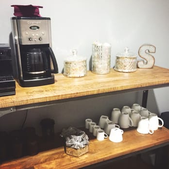 Smitten - Drink spot - Hair Salons Near Me - Arlington, Virginia