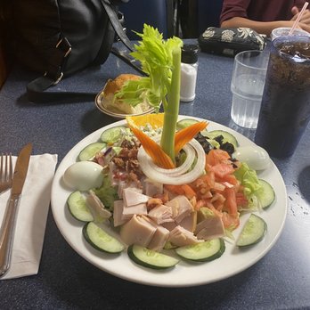 Don's Grill - Cobb salad... my favorite... or maybe their taco salad or chef salad is my fav... I LOVE all the salads here!!! Lol!!! - American Near Me - Hilo, Hawaii