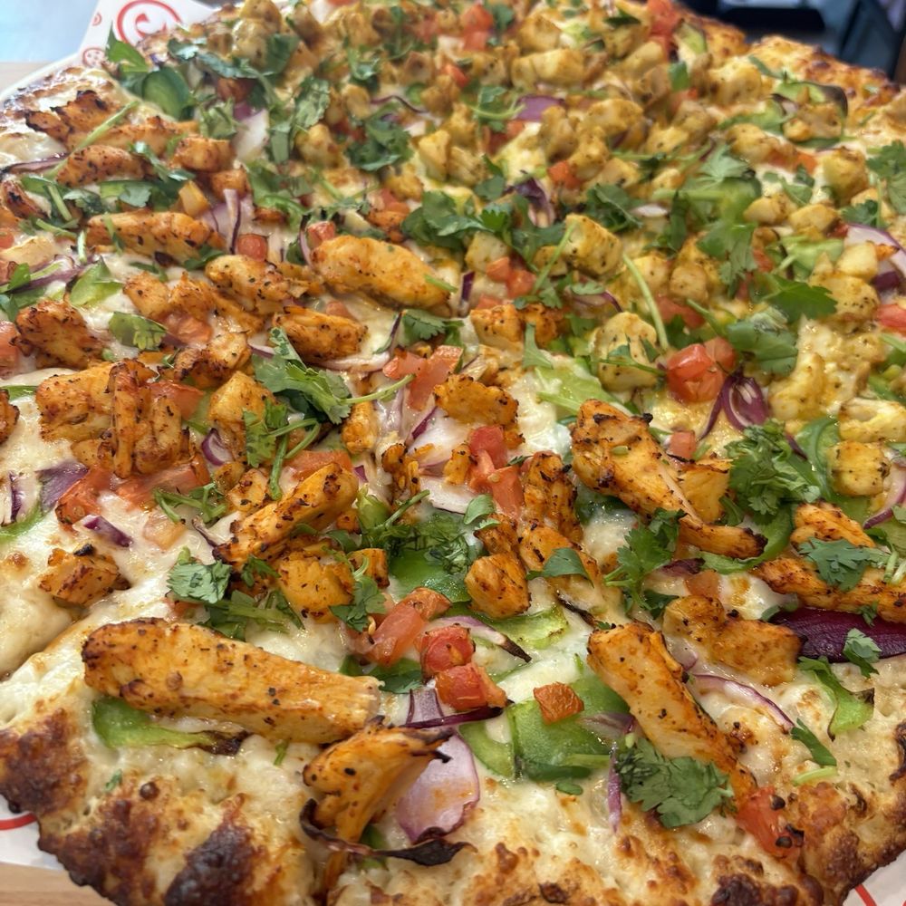 Curry Pizza House San Mateo - 1/2 & 1/2 Tandoori Chicken & Curry Chicken Masala pizza - Chicken Wings Near Me - San Mateo, California