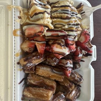 Leons ice cream shop - Churro with ice cream - Ice Cream & Frozen Yogurt Near Me - Lemoore, California Leons ice cream shop - Churro with ice cream - Ice Cream & Frozen Yogurt Near Me - Lemoore, California
