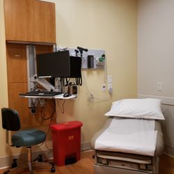Baptist Health Herbert Wertheim Cancer Institute - Waiting for dad's dr.