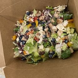 Froot - Romaine, chicken, tofu, beats, blueberries, mozz, peppers with ranch dressing, yum!!!