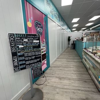 Tracy's Cream & Sugar - Inside - Bagels Near Me - Warren, Rhode Island