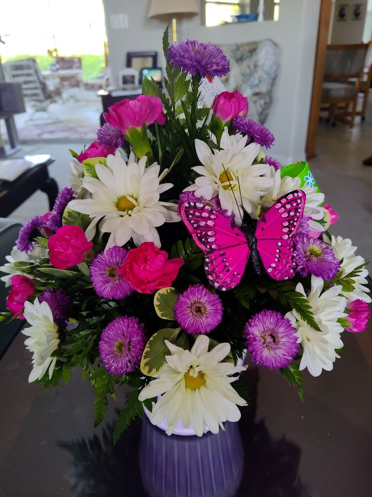 ARIEL’S FLOWERS & GIFTS Updated August 2024 15 Photos 725 W Main