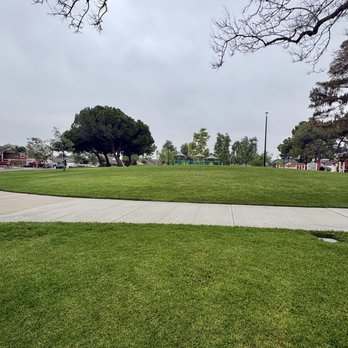 Sandpointe Park - Parks Near Me - Santa Ana, California