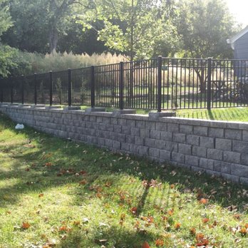 Jensen Retaining Walls - a fenced in yard - Landscaping Near Me - Omaha, Nebraska Jensen Retaining Walls - a fenced in yard - Landscaping Near Me - Omaha, Nebraska