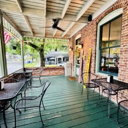 Hola Cuban Cafe - Front porch