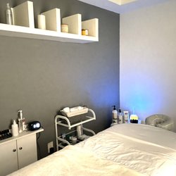 Massage Therapy By Ale Melo - Relaxing spa room massage
