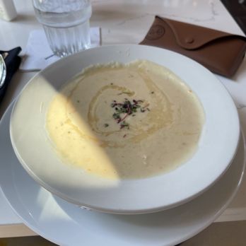 82 Queen - Award-Winning She Crab Soup - Southern Near Me - Charleston, South Carolina 82 Queen - Award-Winning She Crab Soup - Southern Near Me - Charleston, South Carolina