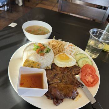 Saigon Yum - Combo rice plate - Vietnamese Near Me - San Leandro, California Saigon Yum - Combo rice plate - Vietnamese Near Me - San Leandro, California