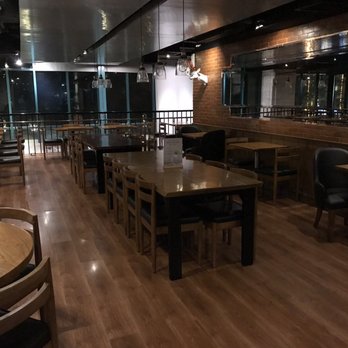Dean & DeLuca - Completely empty - American Near Me - Makati City, NCR