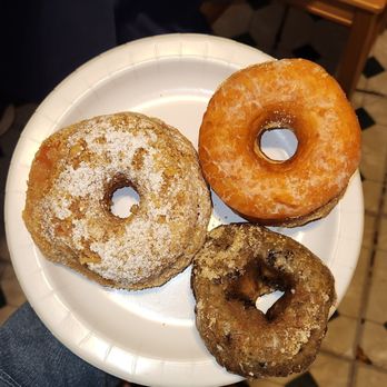 Randy’s Donuts - Butter crumb raised, blueberry cake, and glazed raised. - Donuts Near Me - New York, New York Randy’s Donuts - Butter crumb raised, blueberry cake, and glazed raised. - Donuts Near Me - New York, New York
