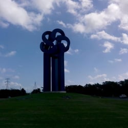 Fonatur - Escultura de Fonatur en el acceso sur de la zona turística