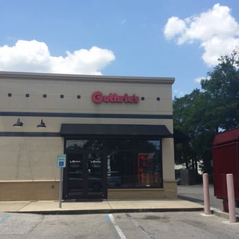 Guthrie's of Fairhope - the outside of a restaurant - Chicken Wings Near Me - Fairhope, Alabama