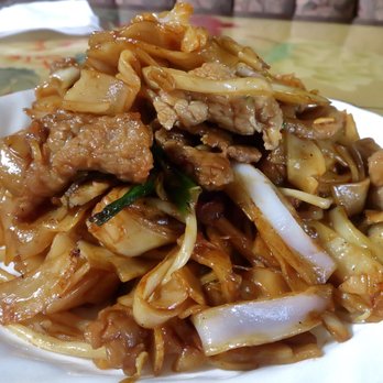 Wong's Genghis Khan - big pile of chow fun - Chinese Near Me - Reno, Nevada