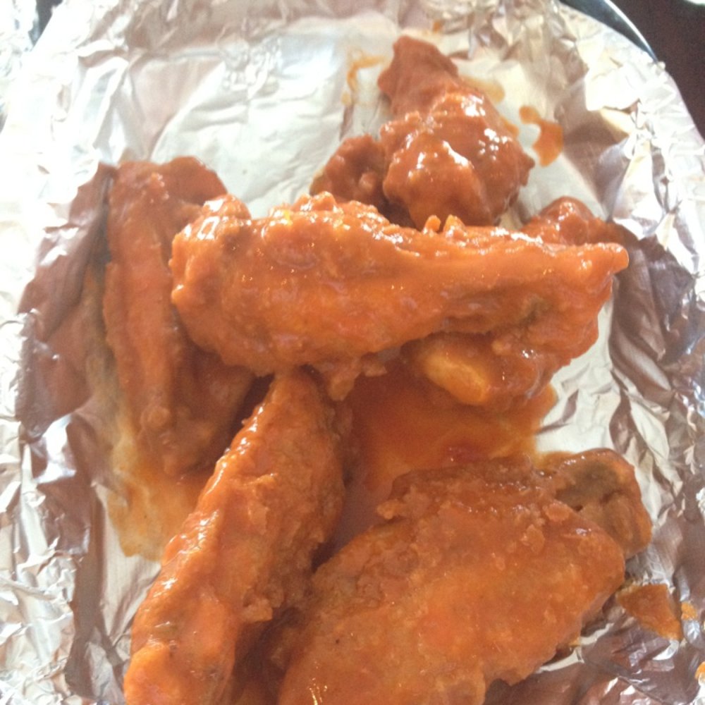 3 Rivers 6 Pack & Eatery - Hot garlic - Pizza Near Me - Delmont, Pennsylvania