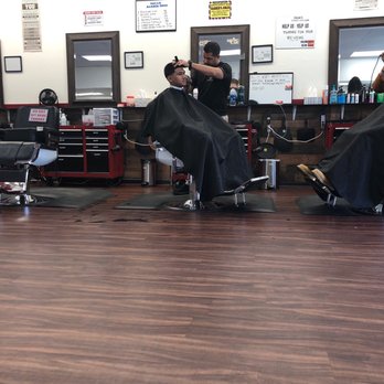 OSCAR’S barber shop - Oscar cutting my brothers hair. Taper and line up. - Barbers Near Me - Ontario, California OSCAR’S barber shop - Oscar cutting my brothers hair. Taper and line up. - Barbers Near Me - Ontario, California