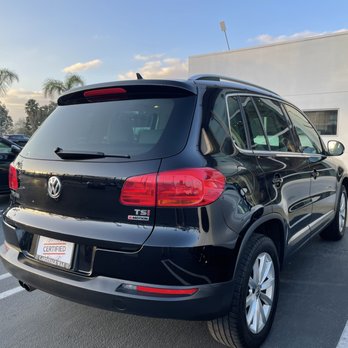 CardinaleWay Volkswagen - Like New - 2017 VW Tiguan Wolfsburg - Oil Change Stations Near Me - Corona, California CardinaleWay Volkswagen - Like New - 2017 VW Tiguan Wolfsburg - Oil Change Stations Near Me - Corona, California