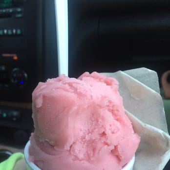 Triano's Pizza - Yum! Italian ice here is the best!!! Comes in many flavors. This here is my fav: strawberry. - Pizza Near Me - Chicago, Illinois