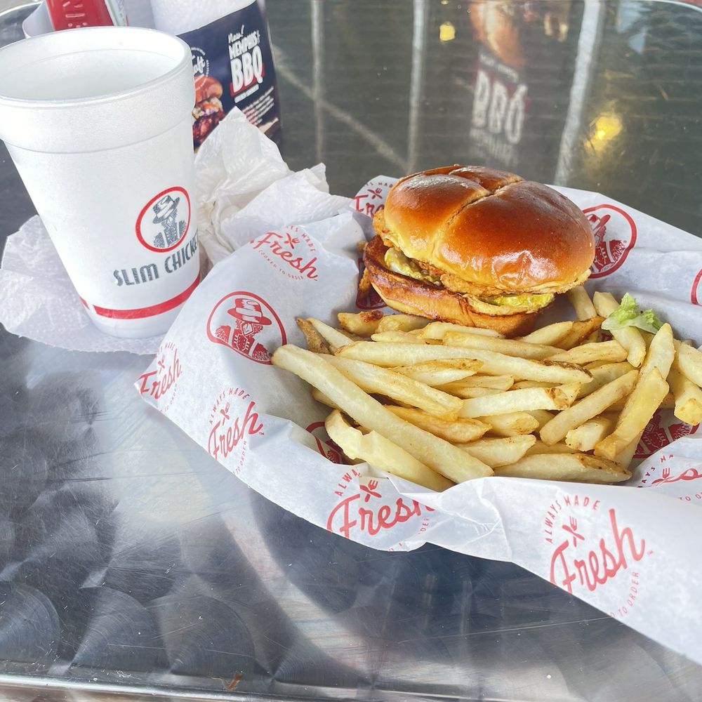 Sammich, fries, lemonade... 30 minutes after I ordered. Sammich, fries, lemonade... 30 minutes after I ordered.