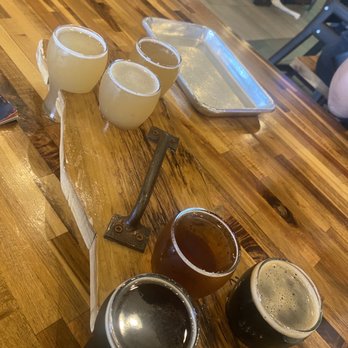 TennFold Brewing - Flights you can sample the brews. - Pizza Near Me - Nashville, Tennessee