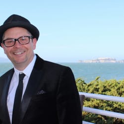 Steve Ezzo Entertainment - Steve Ezzo at Golden Gate Yacht Club wedding in front of Alcatraz, SF