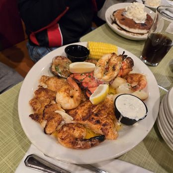 Lindenwood Diner & Restaurant - Captain's Feast - Diners Near Me - Brooklyn, New York Lindenwood Diner & Restaurant - Captain's Feast - Diners Near Me - Brooklyn, New York