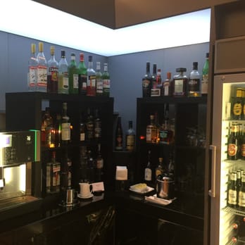Austrian HON Circle Lounge International - Liquor - Airport Lounges Near Me - Wien-Flughafen, 3