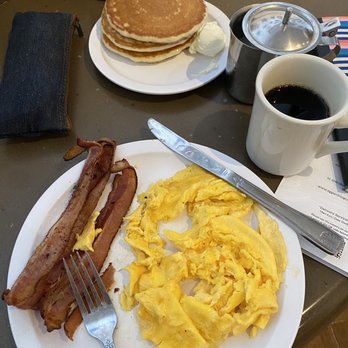 Eggs 'n Things - Waikiki Beach Eggspress - Breakfast & Brunch Near Me - Honolulu, Hawaii